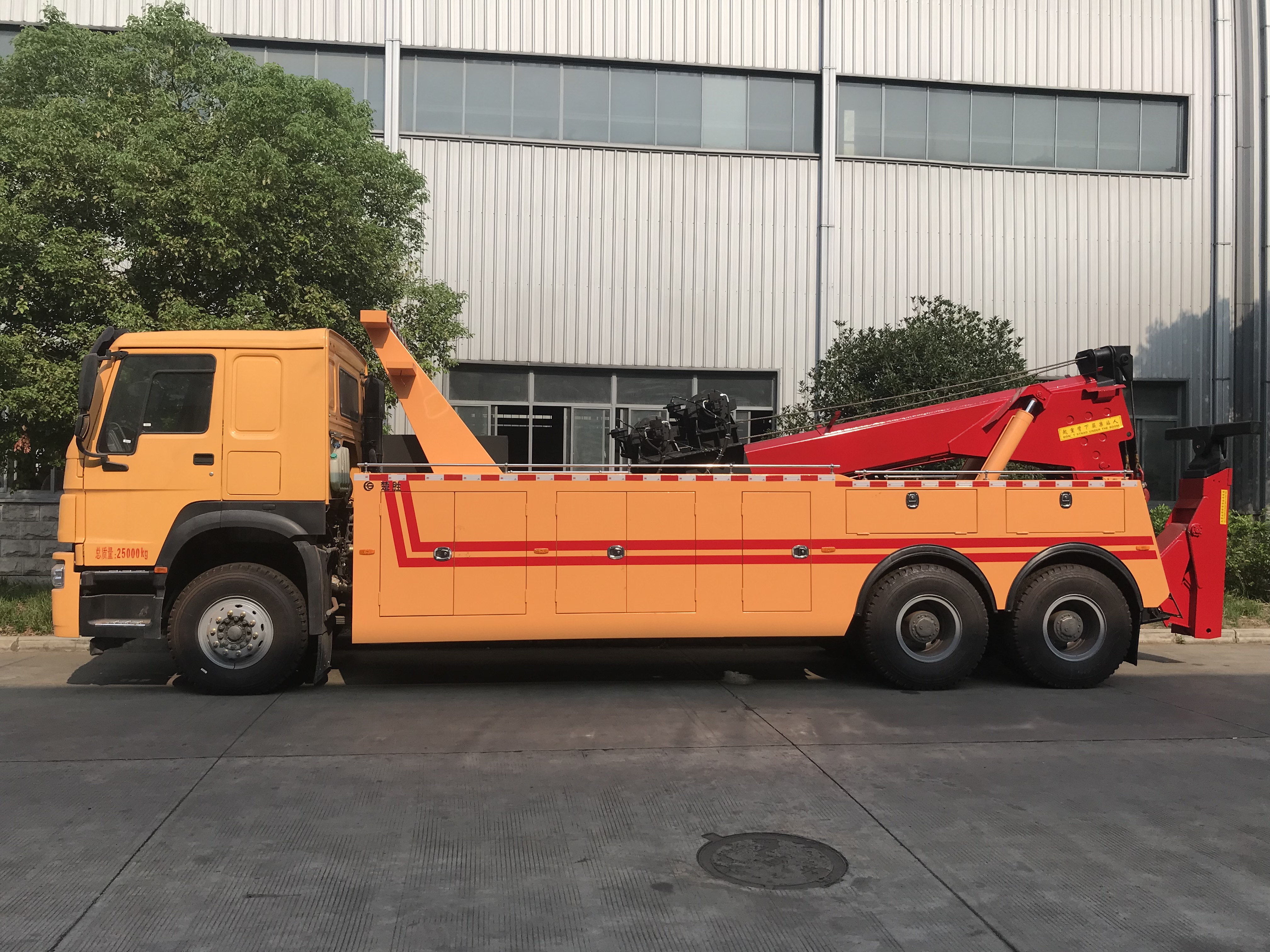 HOWO 6x4 wrecker truck (2).JPG