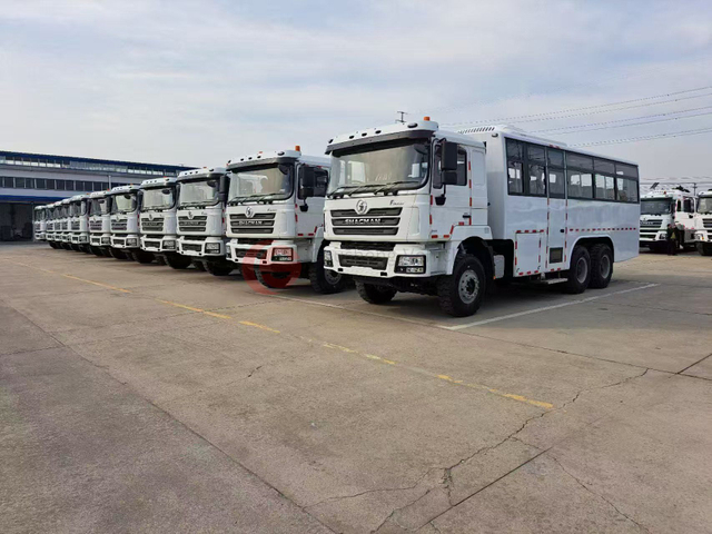 Chusheng Vehicle Factory-Crew Bus Truck Bus for Natural Gas Workers Transporting