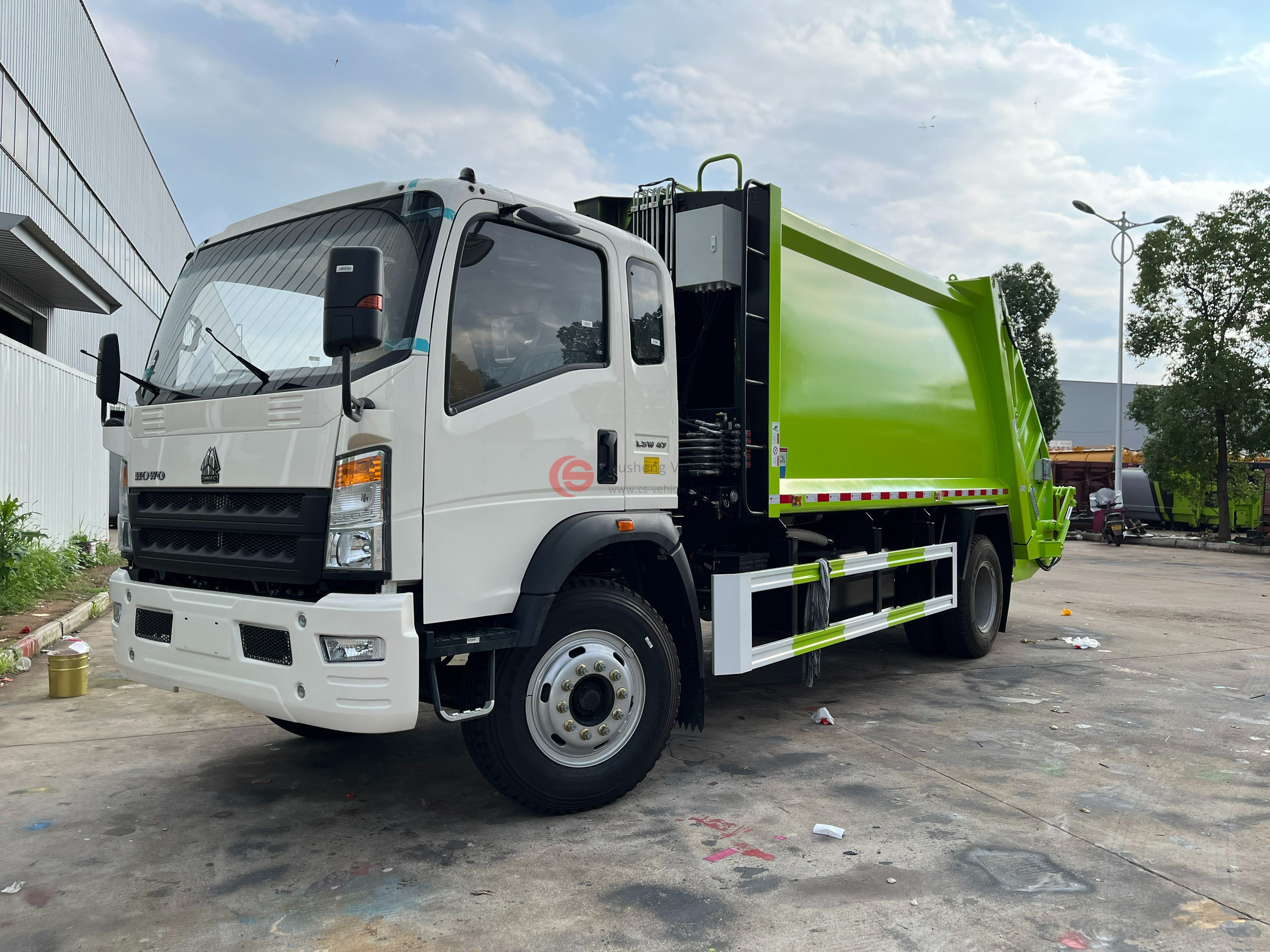 The Manipulating Vedio of Compactor Garbage Truck-from Chusheng Vehicle